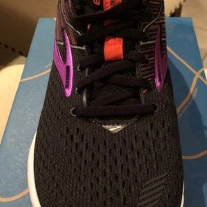 Brooks Adrenaline GTS 19 Women's size 9.5